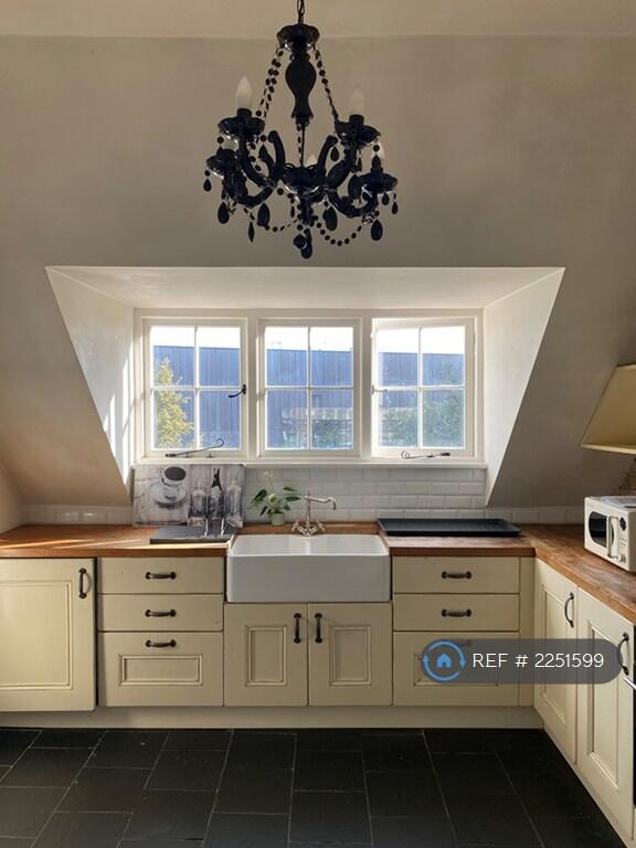 Apartment in London - View 5