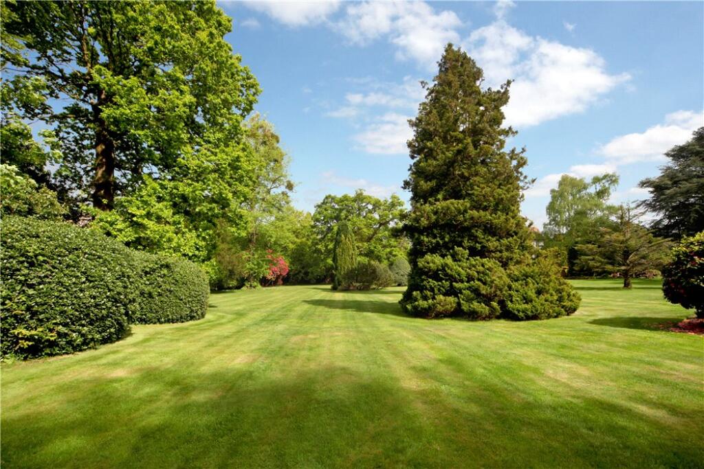 Bishopsgate Road, Englefield Green, Egham photo 3