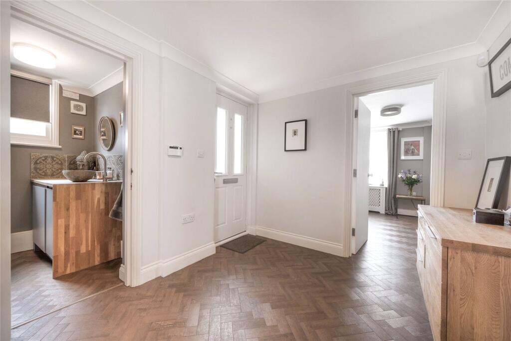 House in London - View 2