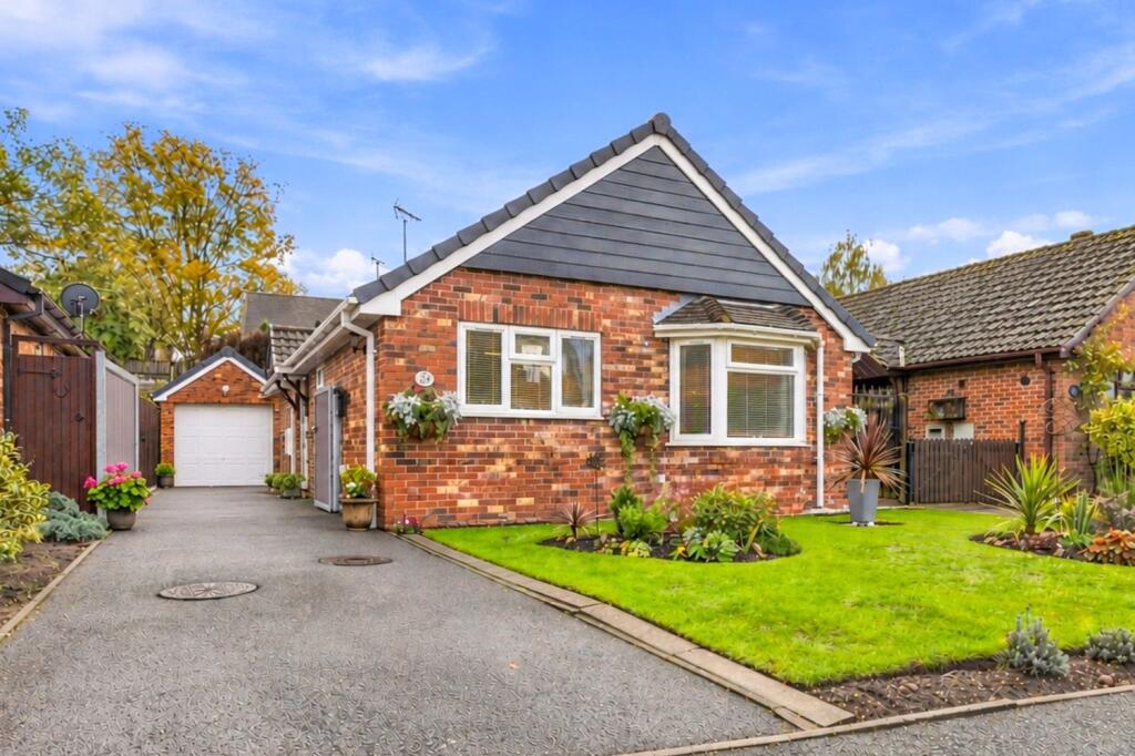 3-bed detached on The Heyes, Ravenshead, £360,000