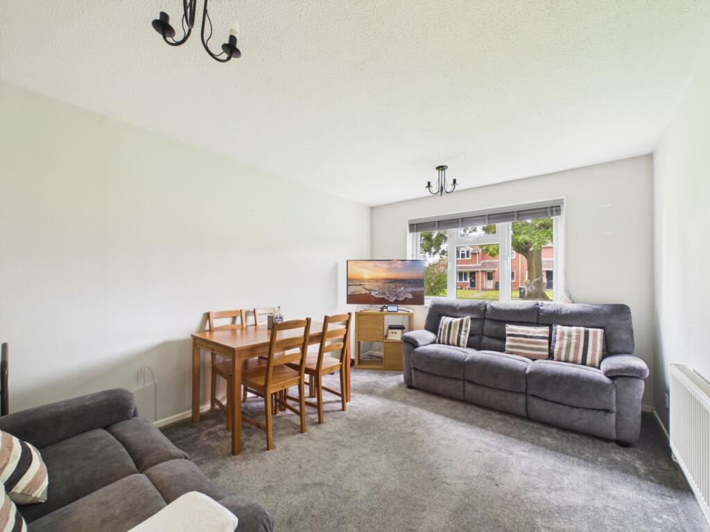 Penshaw Close, Pendeford, Wolverhampton, WV9 photo 3