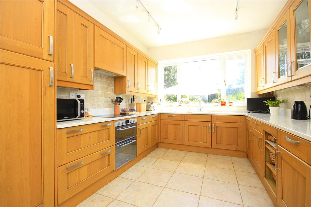 Langstone Avenue, Langstone, Havant, Hampshire, PO9 photo 4