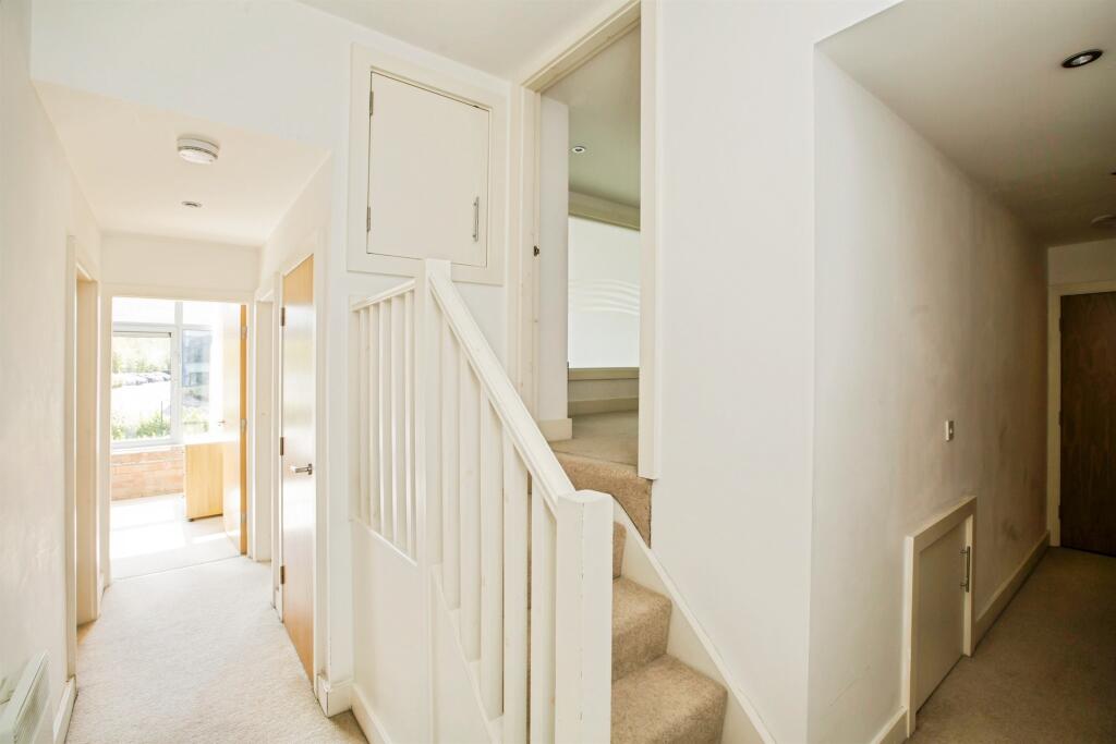 Apartment in Calderdale, West Yorkshire - View 4