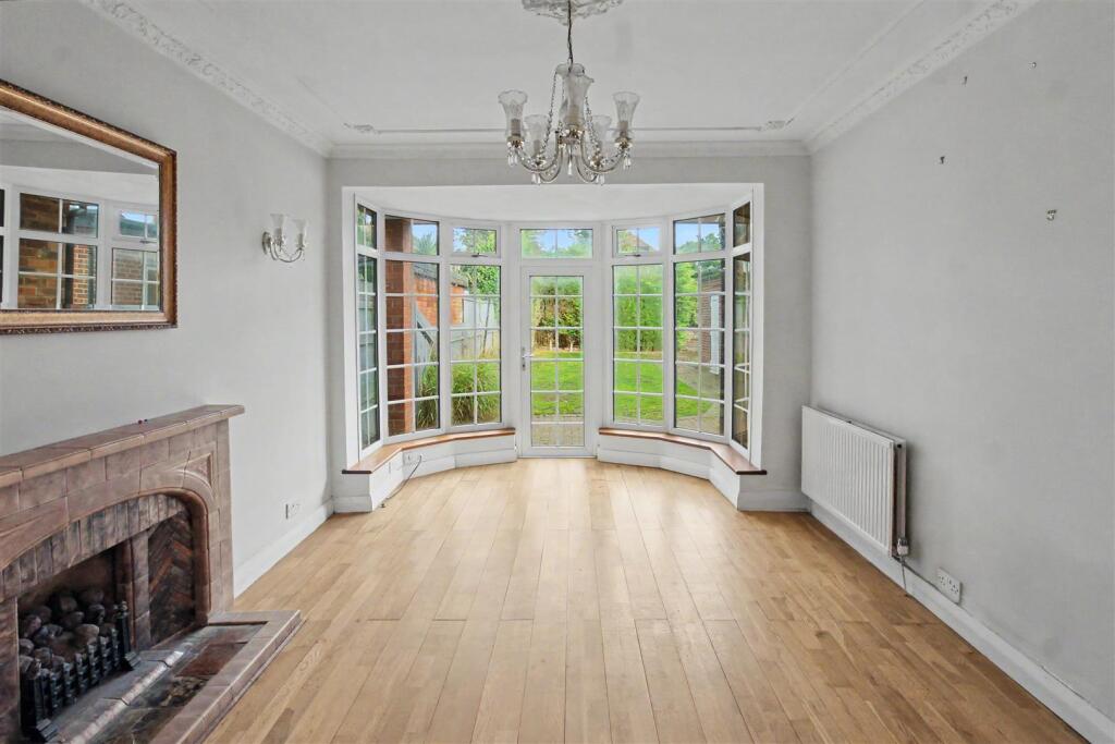 House in Nottingham, Wollaton Park - More