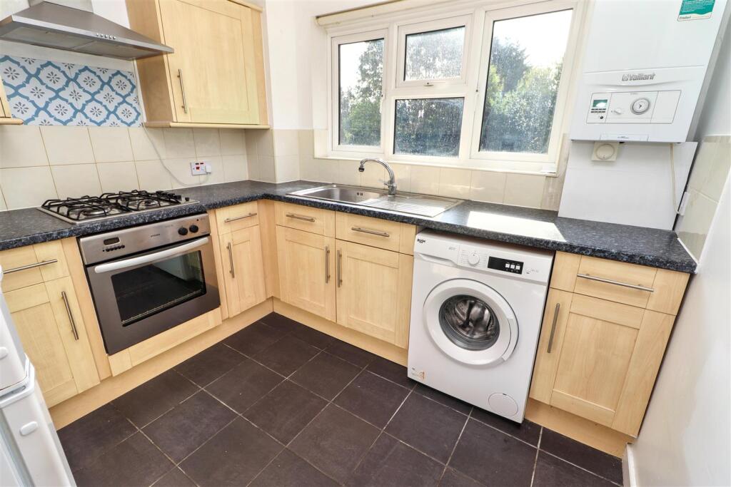 Apartment in Hertsmere, Elstree and Borehamwood - More