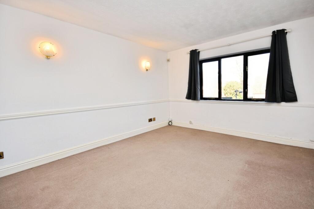 Apartment in Hemel Hempstead - View 3