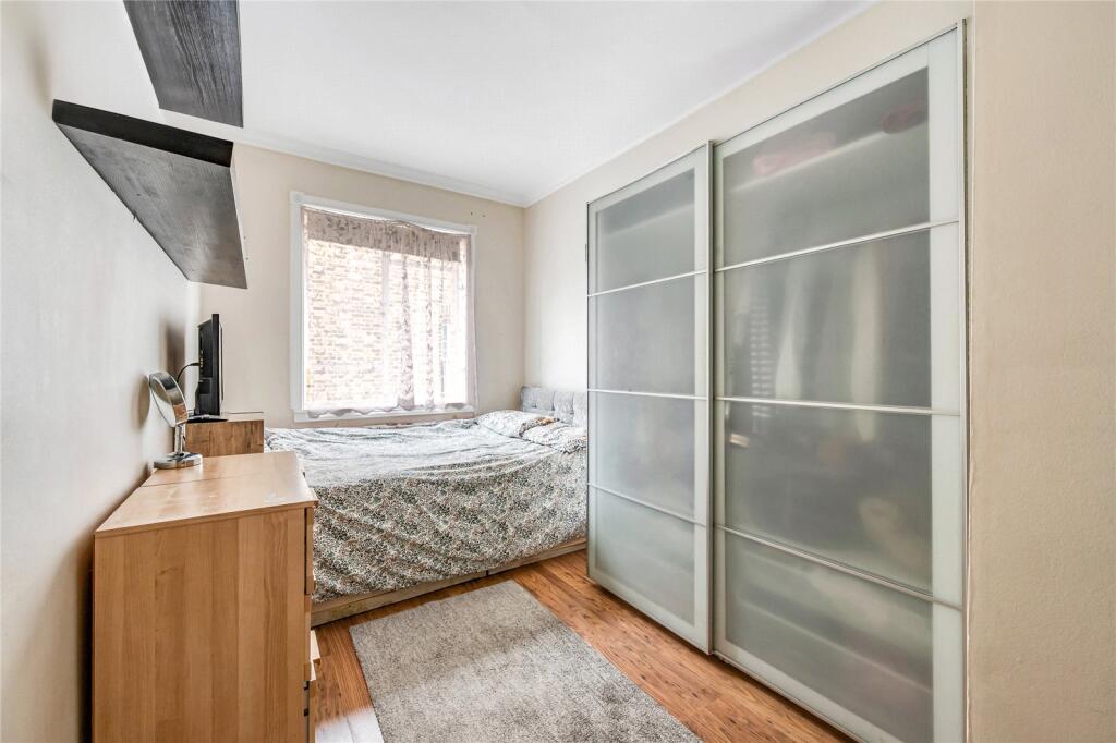 Apartment in London - More