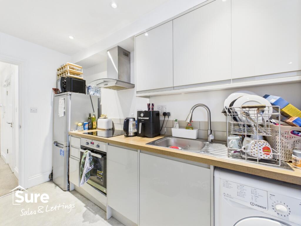 Apartment in Dacorum, Hertfordshire - View 3