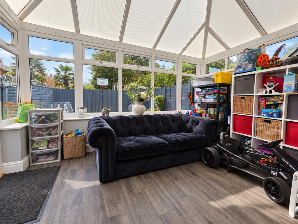 House in Gloucester, Hucclecote - More