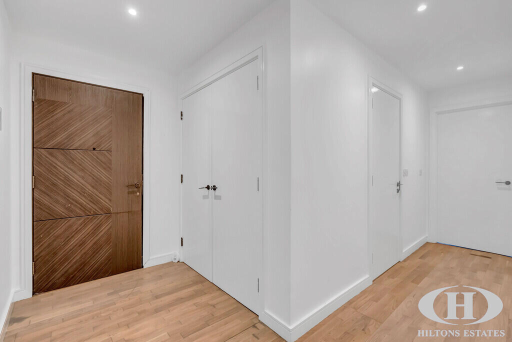 Apartment in Southall - View 4