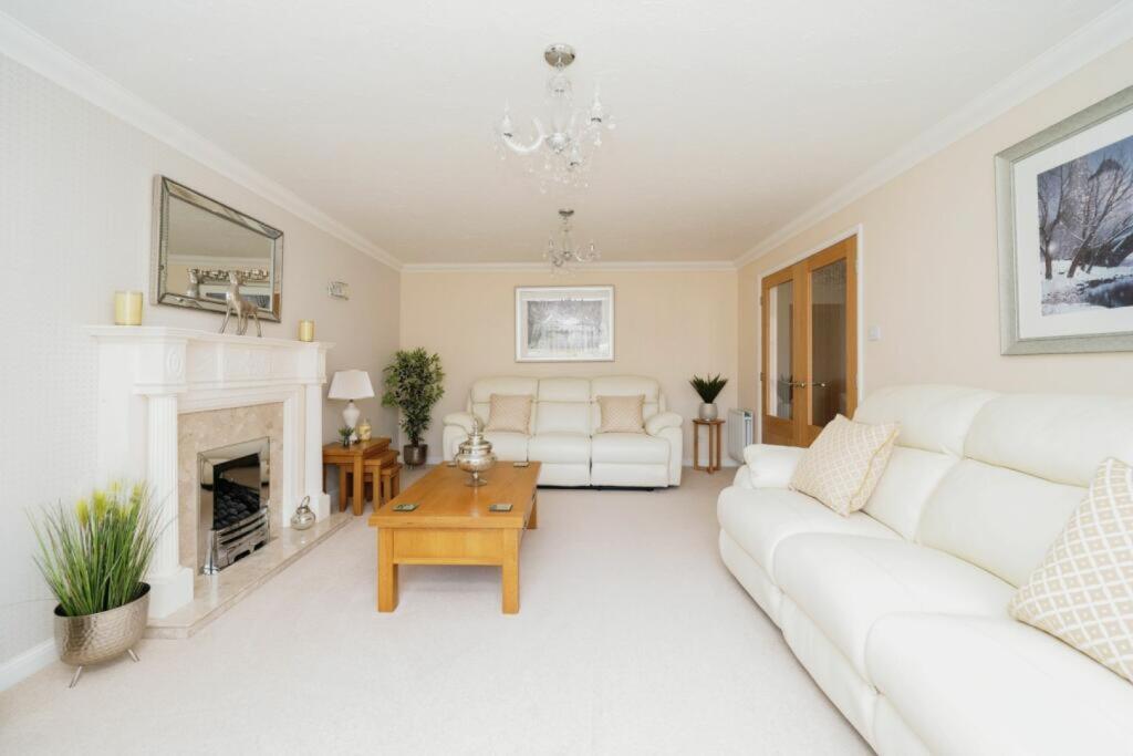 House in Chester, Ellesmere Port - View 5
