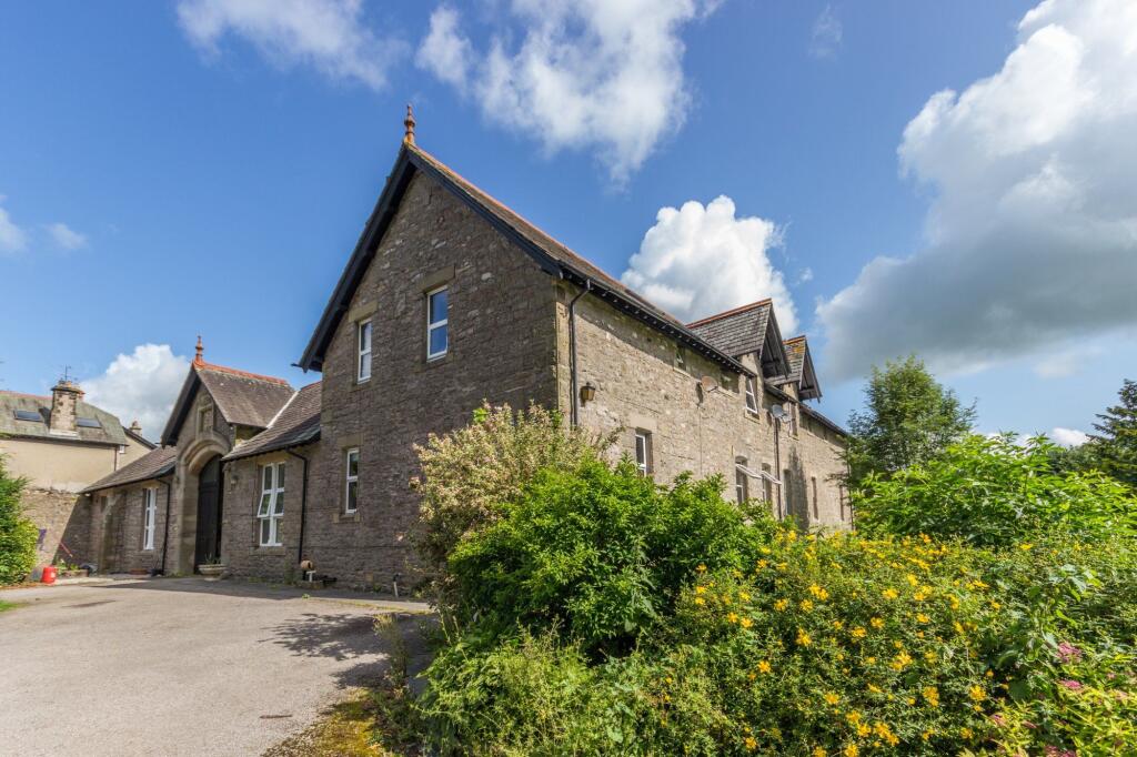 Main image of property: 8 Greenside Court, Hincaster