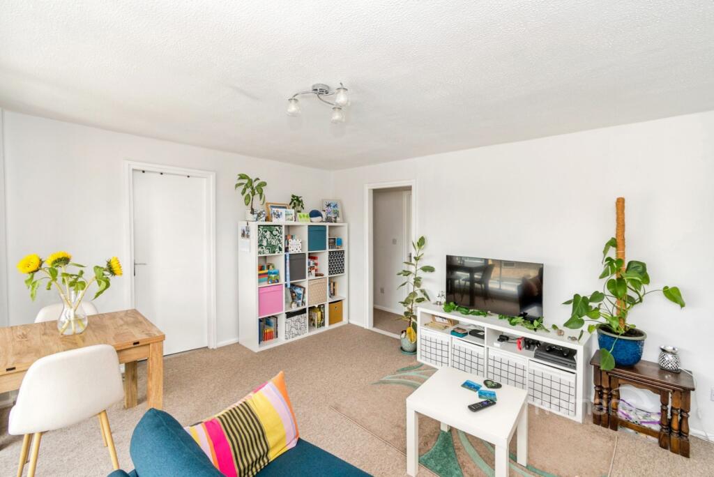 Apartment in Southampton - View 3