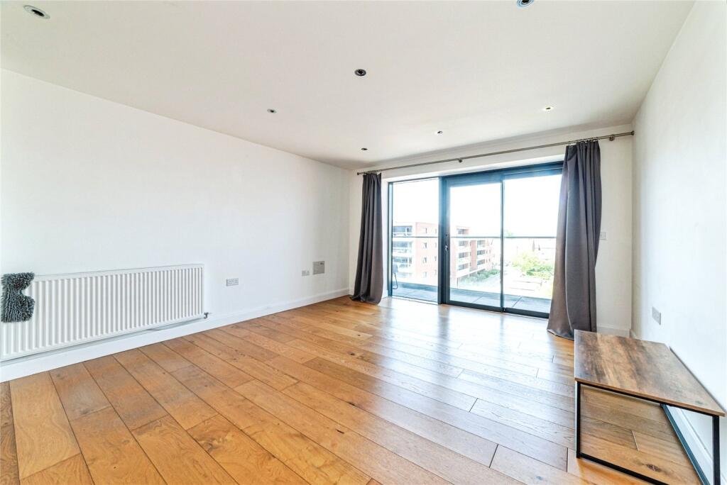 Racecourse Road, Newbury, Berkshire, RG14 - View 3