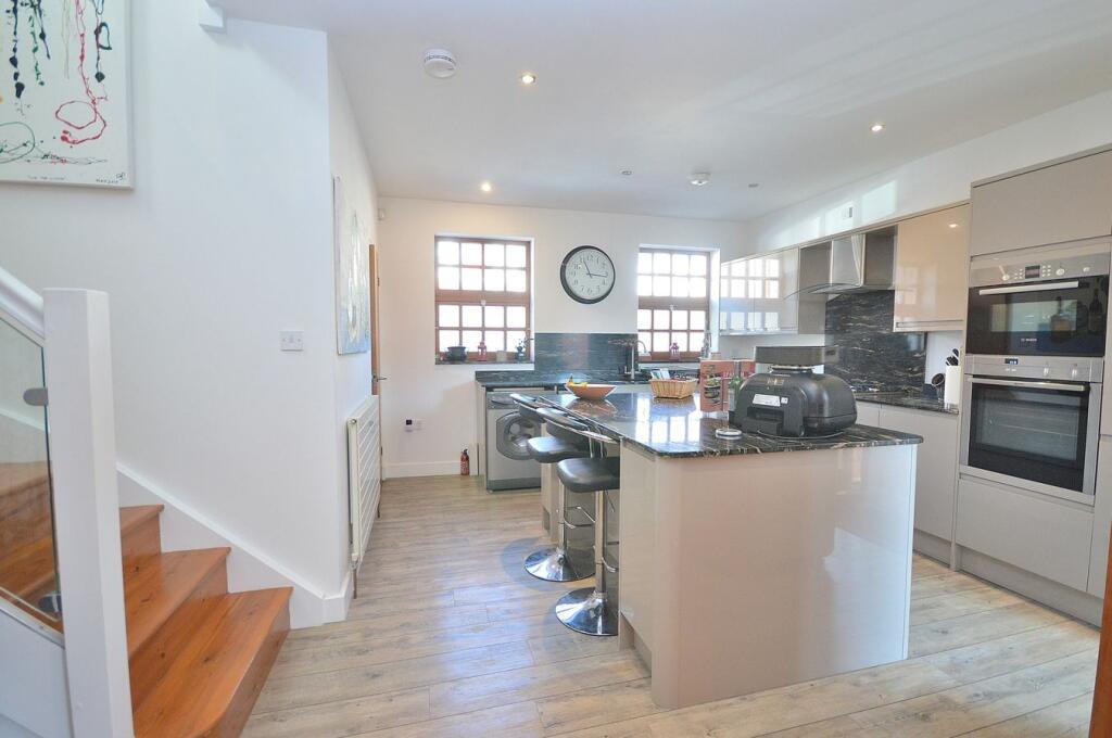 House in Northampton, West Northamptonshire - View 3