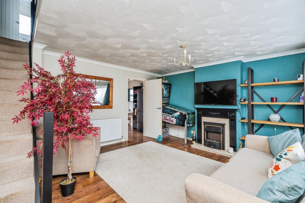Filton Close, Calmore, Southampton, Hampshire, SO40 photo 2