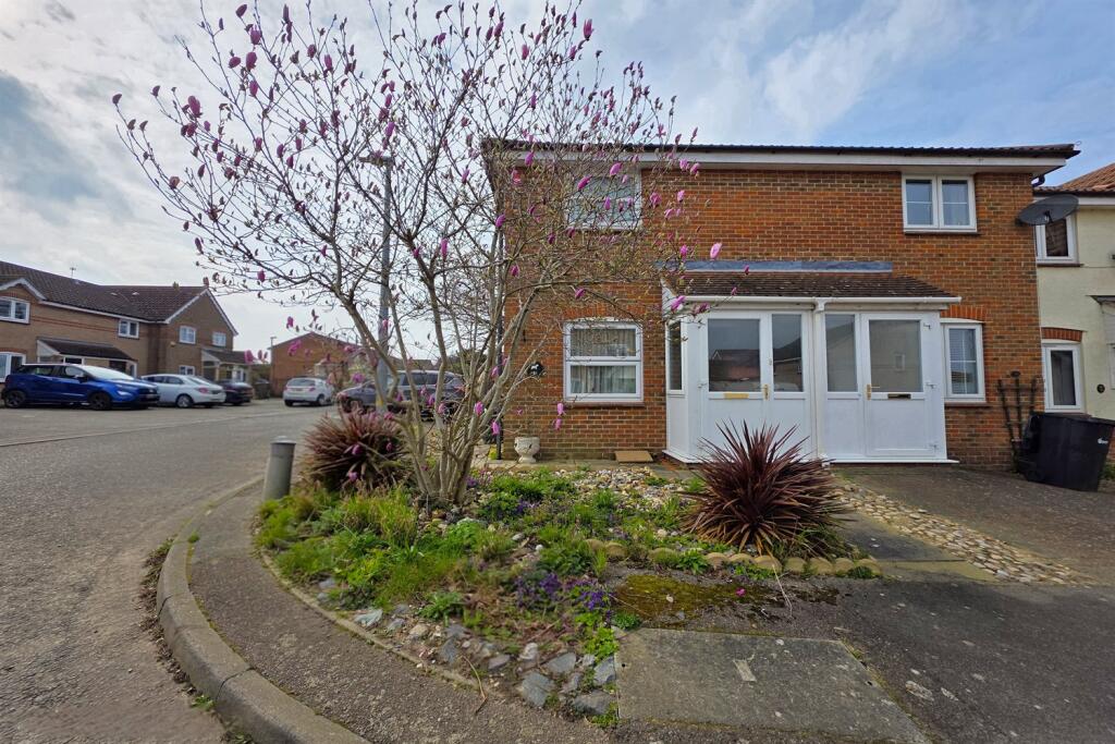2-bed terraced on Farthing Close, Braintree, Essex, CM7, £270,000