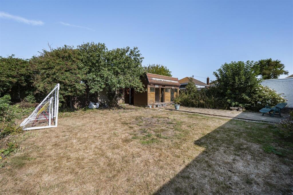 Edith Avenue, Peacehaven photo 4