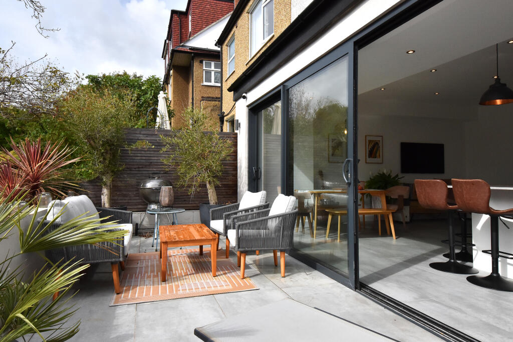 House in London - View 2