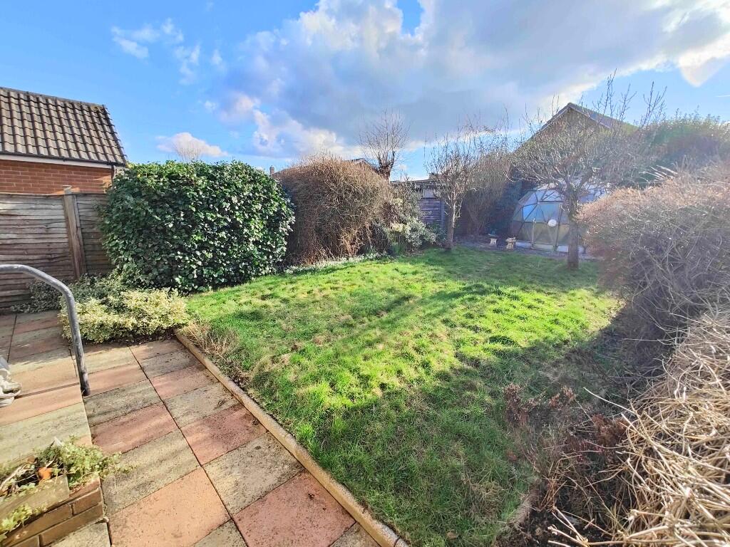 49 Reins Road, Rastrick, HD6 3JQ photo 2