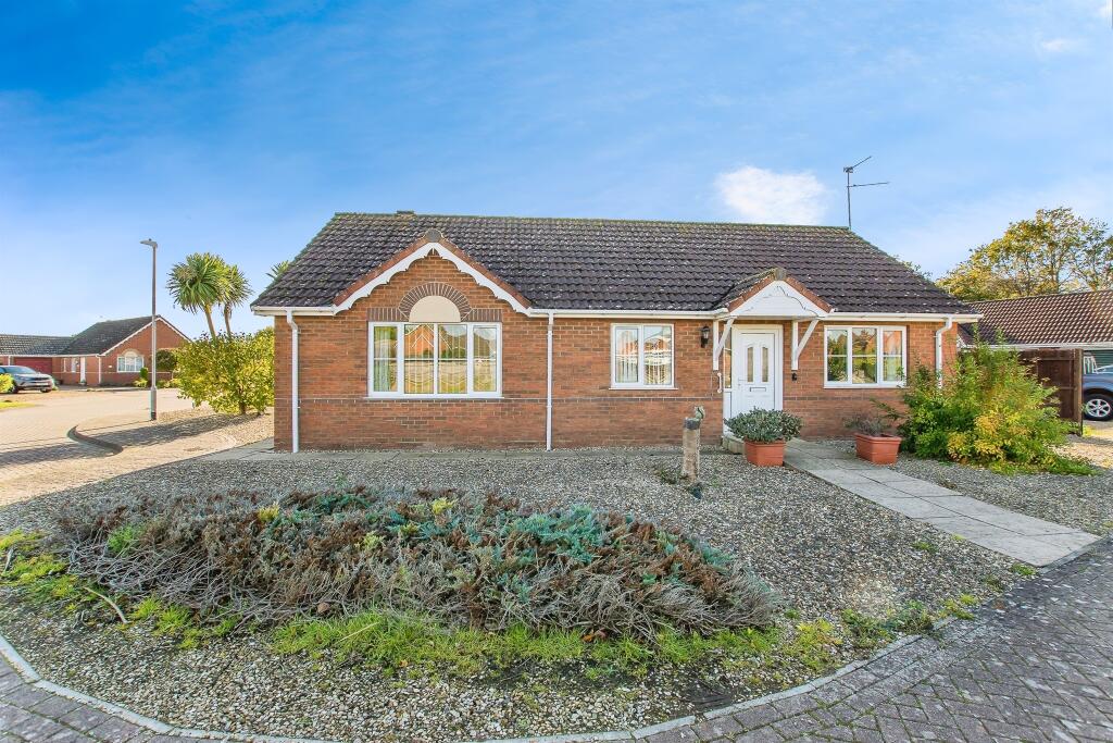 3-bed bungalow on Cowpers Gate, Long Sutton, Spalding, £325,000