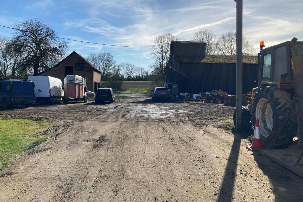 Howes Farm 4.jpeg