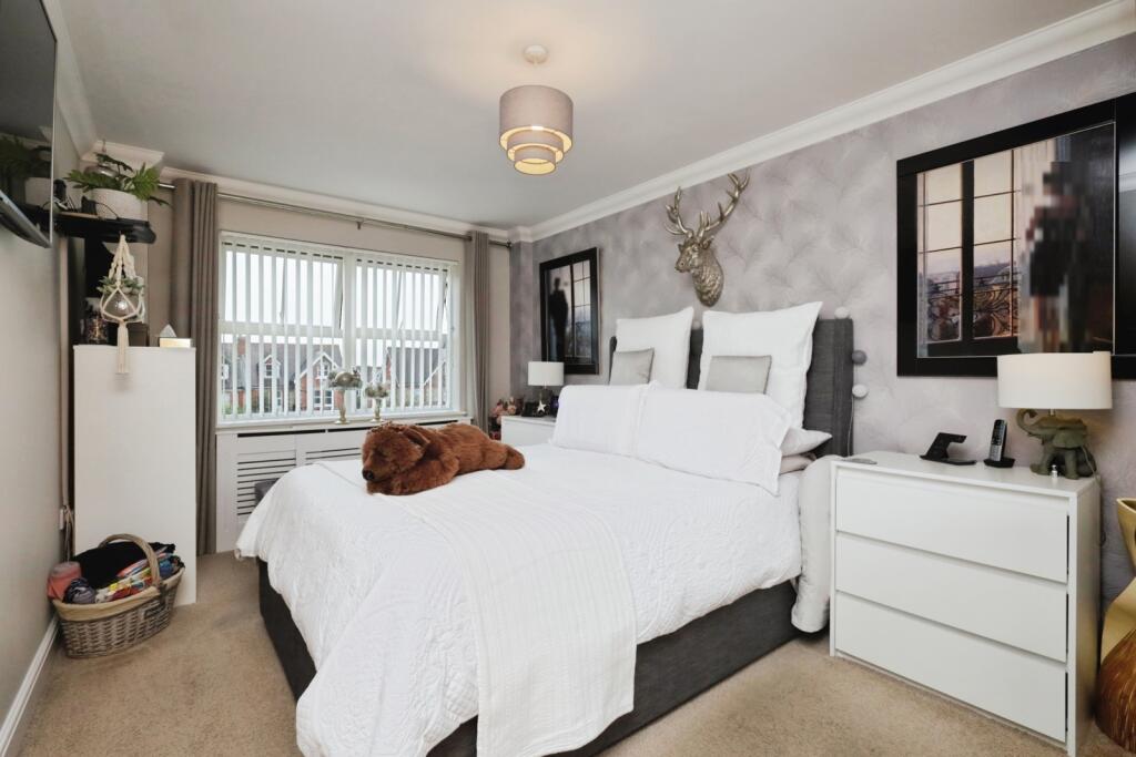 Apartment in Eastbourne, East Sussex - View 4