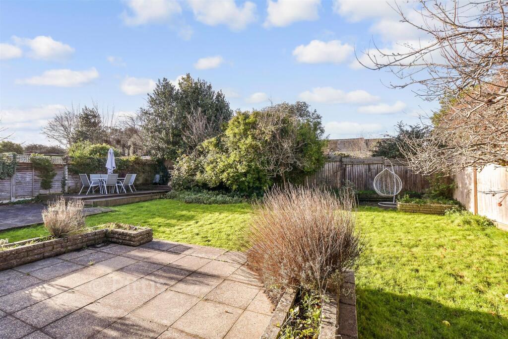 Victoria Road, Freshwater, Isle of Wight - View 5