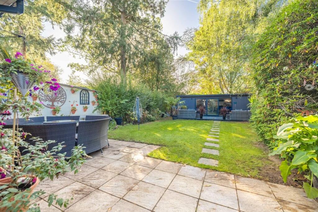 House in Slough, Stoke Poges - View 4