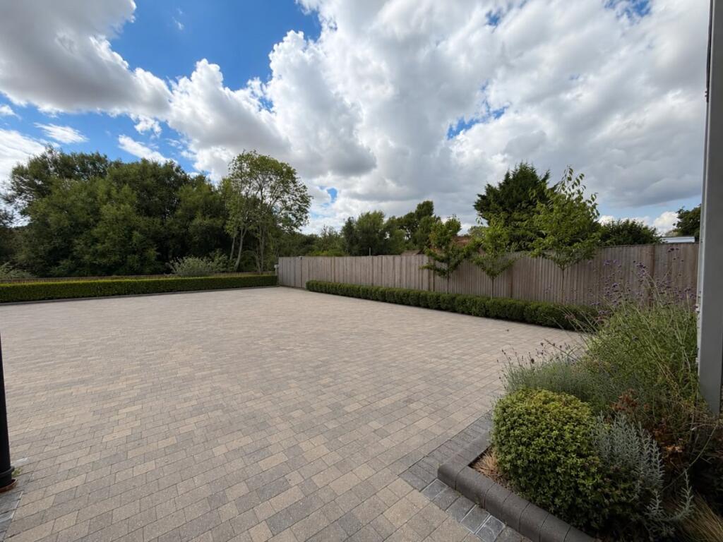 Apartment in Hemel Hempstead - View 4