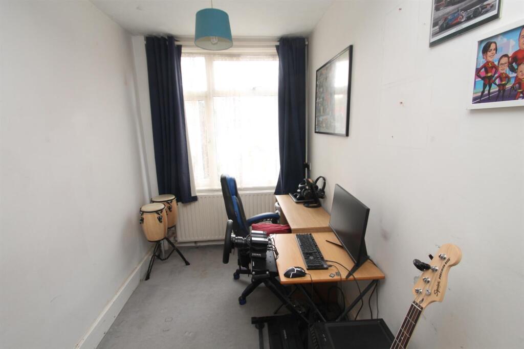 House in Maidstone, East Farleigh - More