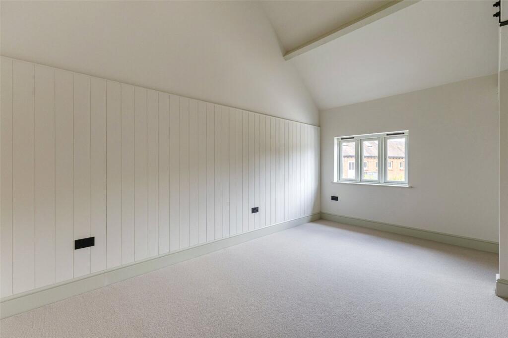House in Guildford, Wisley - More