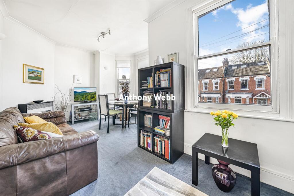 Avondale Road, Palmers Green, N13 photo 2