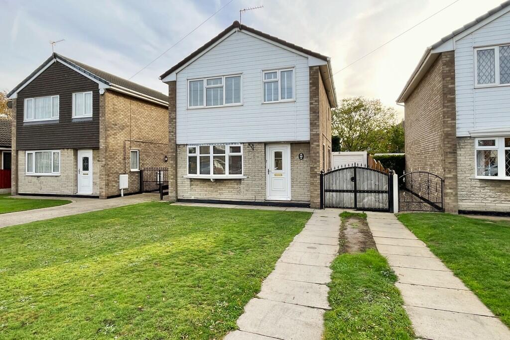 3-bed detached on Holly Dene, Armthorpe, £230,000