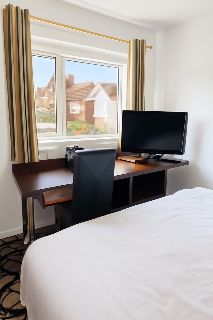 Room 202, SimplyStay Lincoln Road, Skegness, Lincolnshire, PE25 2EA - View 4