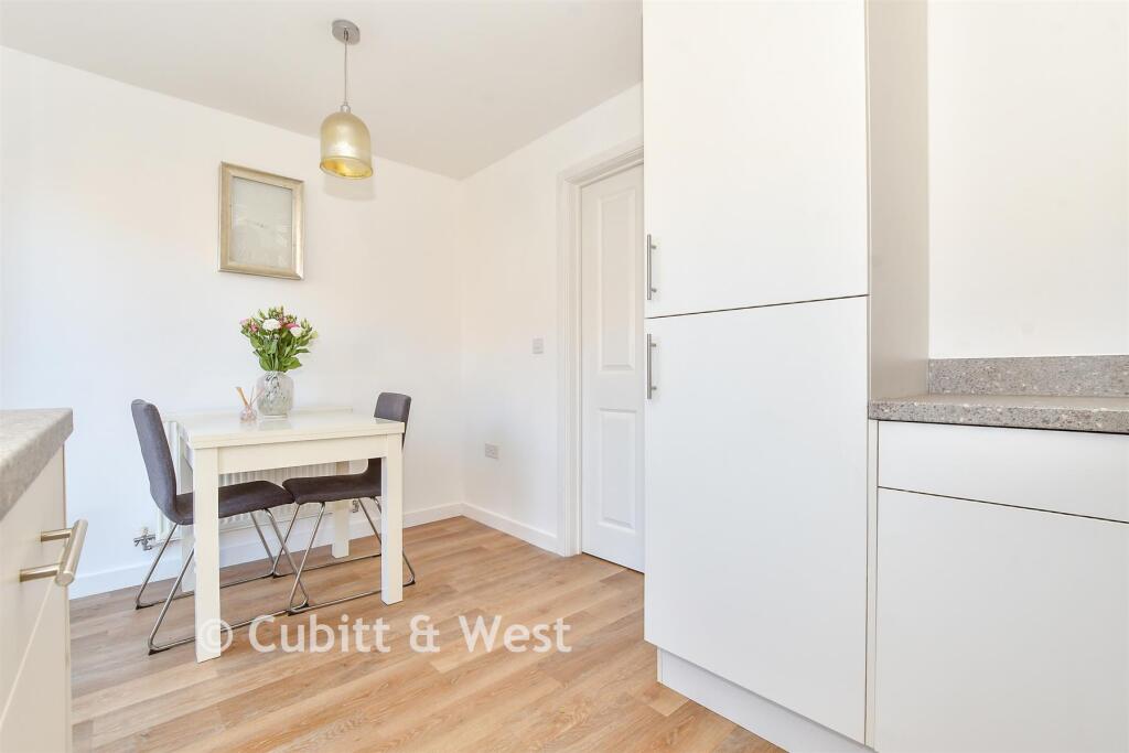 House in Littlehampton, Hampton Park, Wick - More