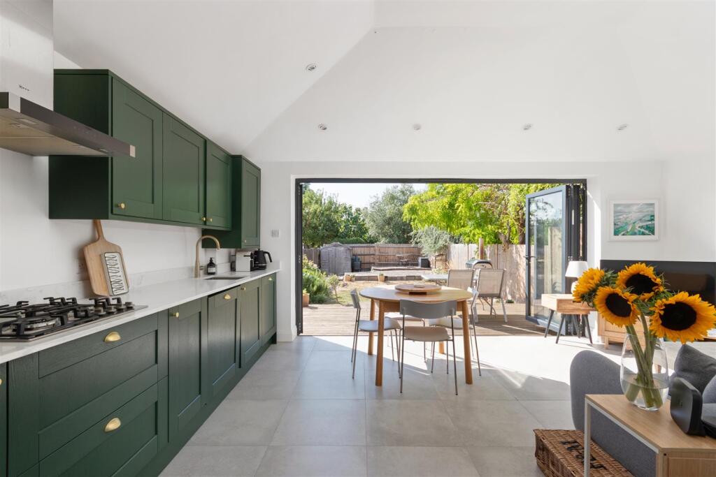 Apartment in London - View 5