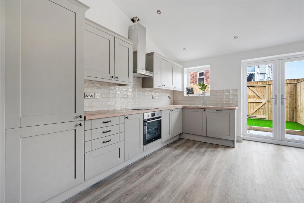 House in Stockport, Heaviley, Shaw Heath - View 3