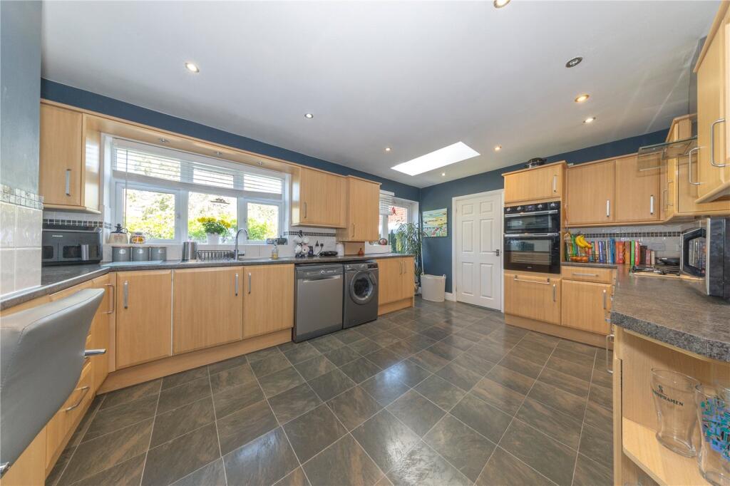 House in Luton - View 3