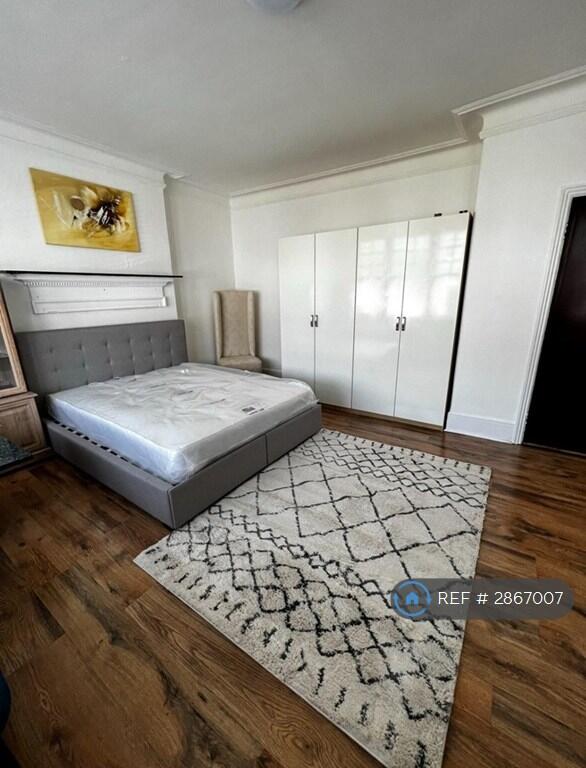 House in London, Bowes Park, Palmers Green