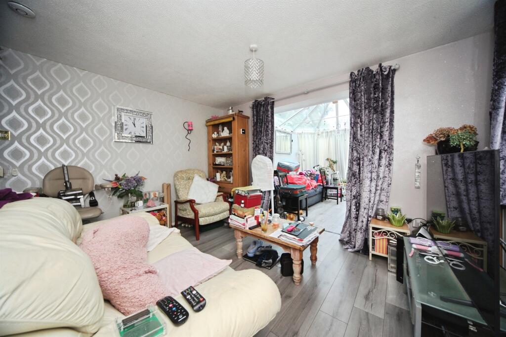 House in Luton - View 5
