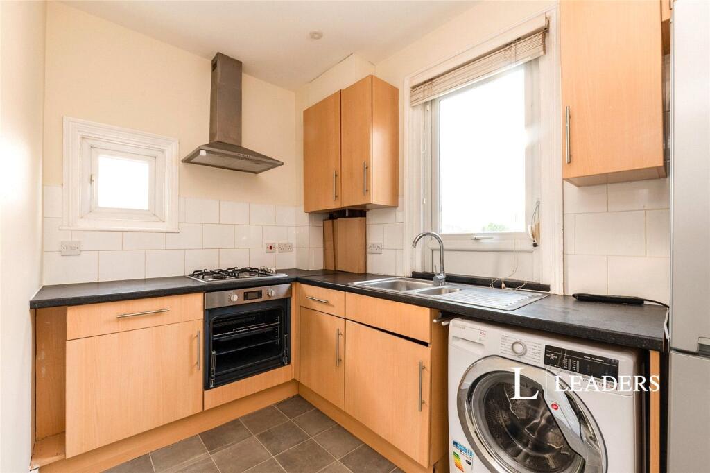 Apartment in London, Royal Borough of Kingston upon Thames - View 5