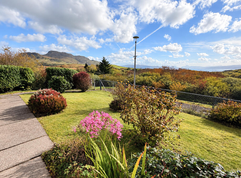 6 Glasbheinn Cottages, Kilchoan, Acharacle, PH36 4LH photo 2