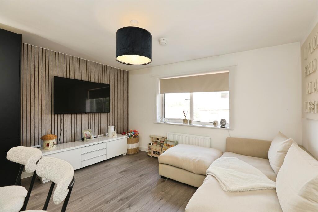 House in Mid Sussex, Sunnyside, East Grinstead - View 3