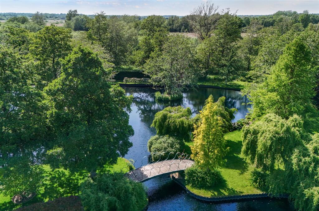 Four Acres, 8 Long Lane, Strumpshaw, Norwich, Norfolk NR13 4HY photo 4