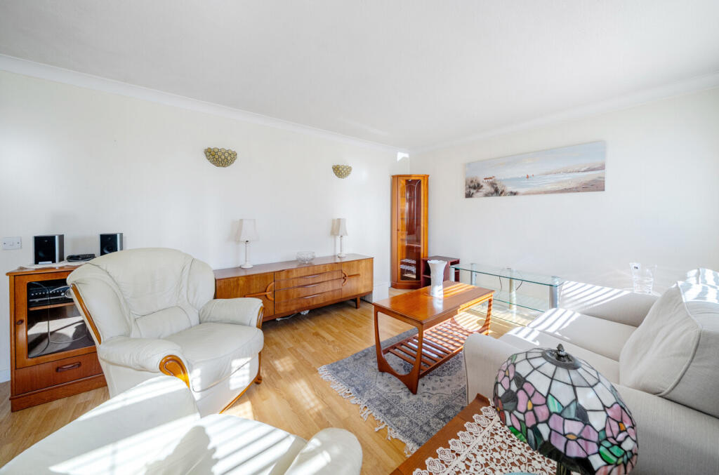 Apartment in Slough - View 3