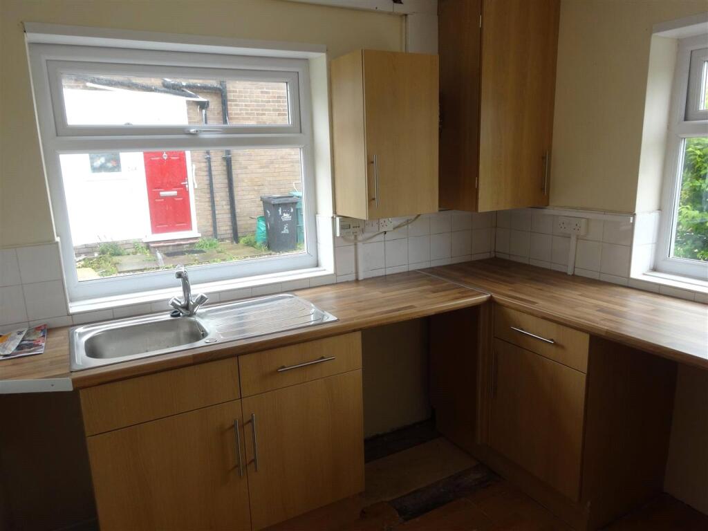 South Parade, Pensarn, Abergele, LL22 photo 3