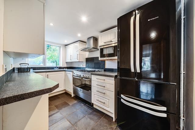 House in Basingstoke and Deane, Kingsclere - More