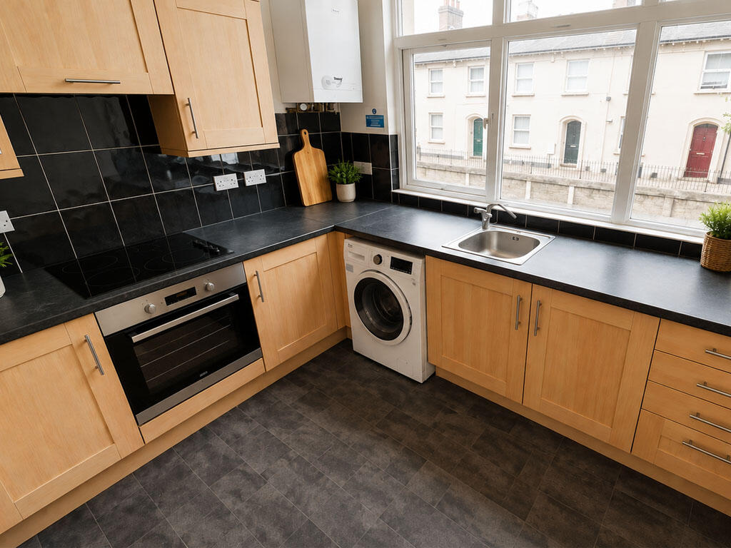 Apartment in Nottingham, Carrington - View 4