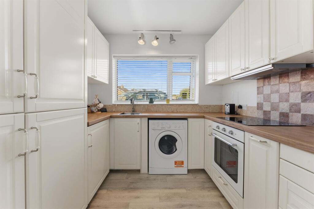 House in Northampton, Burton Latimer - View 2
